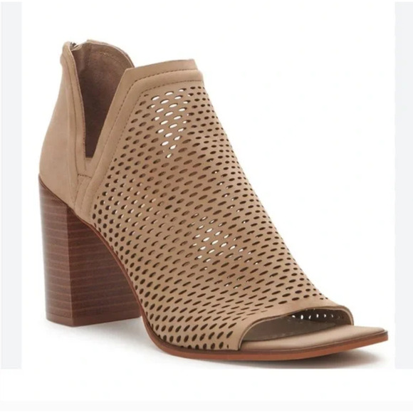 Vince Camuto Katnina Booties 12 NWOT Tan Perforated Leather Boots Ankle Open Toe - Picture 1 of 9